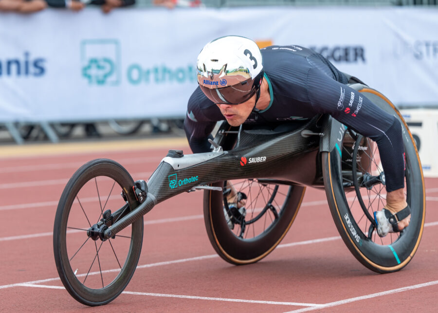 Der Rollstuhlsportler Marcel Hug in einem Rennen.
